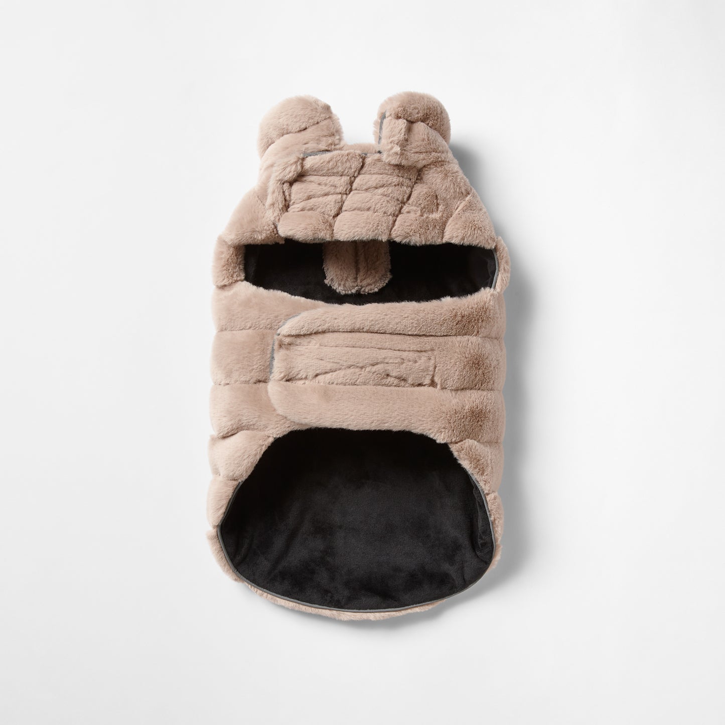 Dog coat with harness hole for easy walking. 